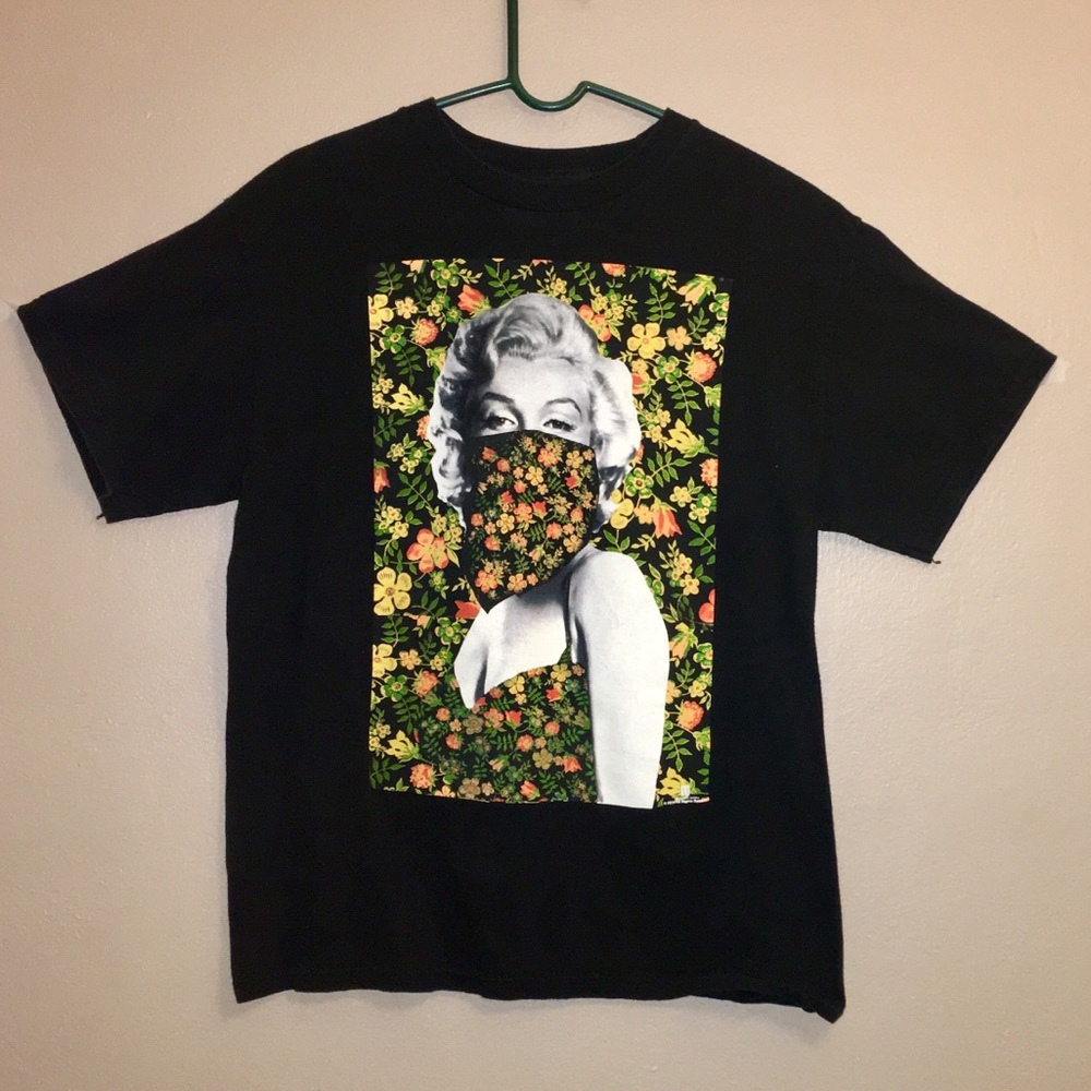 We Love Fine/Red Carpet Noir Marilyn Monroe Tee
